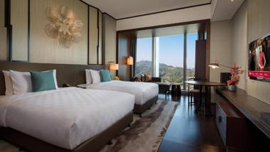 HUALUXE Xiamen Haicang an IHG Hotel