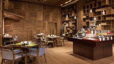 HUALUXE Xiamen Haicang an IHG Hotel