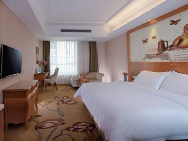 Vienna Hotel(Zhangzhou Jiaomei WanYi square store)
