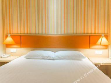 Ru Jia Jiu Dian neo(Sha Men Wu Yuan Wan Hui Zhan Zhong Xin Guan Yin Shan Hai Jing Dian )