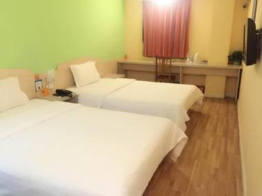 7Days Inn Wuhan Huazhong Science and Technology University Guanggu Square