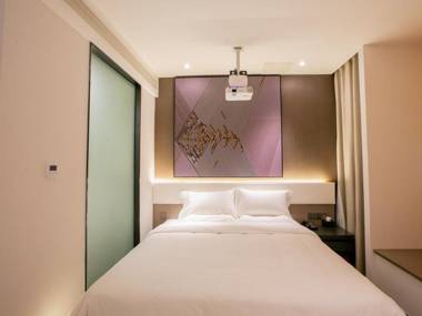 IU Hotels· Wuhan Hanyang Avenue Huangjinkou Metro Station