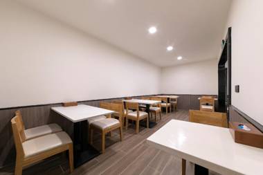 Hanting Hotel Wuhan Guanggu Jinronggang North Metro Station