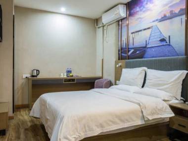 Yeste Hotel (Wuhan Yuejiazui subway station of East Lake)