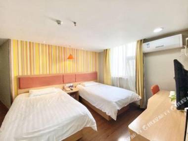 Home Inn (Wuhan Jiefang Avenue First Hanxi Road Light Railway Station)