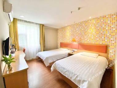 Home Inn (Wuhan Jiefang Avenue First Hanxi Road Light Railway Station)