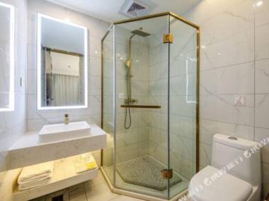 7 Premium (Wuhan Hanyang Wangjiawan Metro Station)