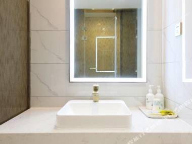 7 Premium (Wuhan Hanyang Wangjiawan Metro Station)