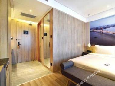 Atour Hotel (Wuhan Hankou Railway Station Changqing Road)
