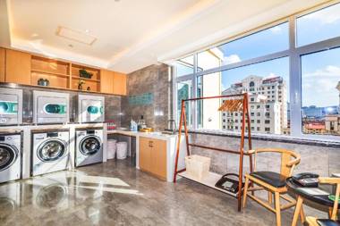 Atour Hotel (Weihai City Hall)