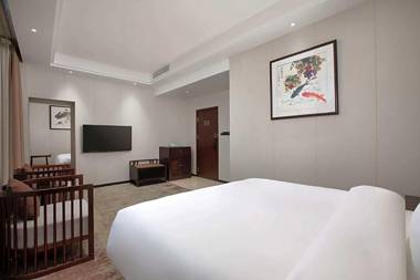 Ramada Encore by Wyndham Linqu Downtown