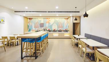 Hanting Hotel Urumqi Ergong Stadium