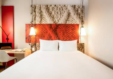 Ibis Urumqi Weixing Square Hotel