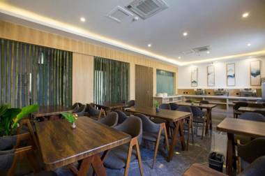 Starway Hotel Urumqi Institute Of Political Science And Law