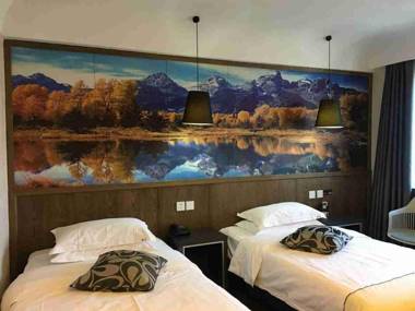 Super 8 Hotel Urumqi People's Cinema