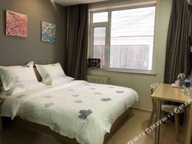 Ye Zi Shui Jing Jiu Dian (Huo Che Zhan Chao Yang Jie Dian )