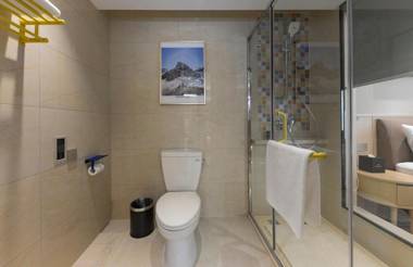 YUN-RAY Ambassador Hotel