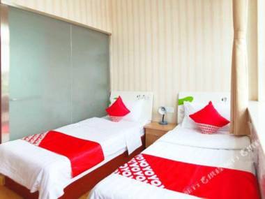 Zhengding Yuntong Express Hotel