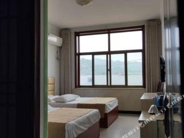 Xibaipo Yijia Express Hotel