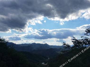 Xibaipo Yijia Express Hotel