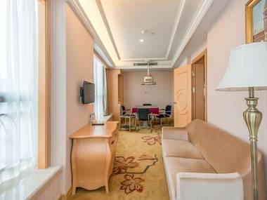 Vienna Hotel Shenzhen Xiashuijing Subway Station