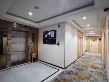 Super 8 Hotel Shenzhen Longgang Shuanglong Metro Station