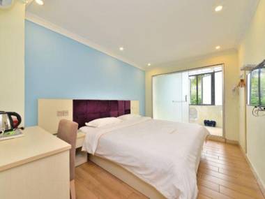 Wei Ke Kuai Jie Jiu Dian (Shen Zhen Ji Chang Hou Rui Di Tie Zhan Dian )