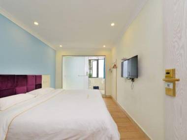 Wei Ke Kuai Jie Jiu Dian (Shen Zhen Ji Chang Hou Rui Di Tie Zhan Dian )