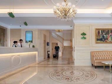 Vienna Hotel Shenzhen Window of the World Qiaochengdong Metro Station