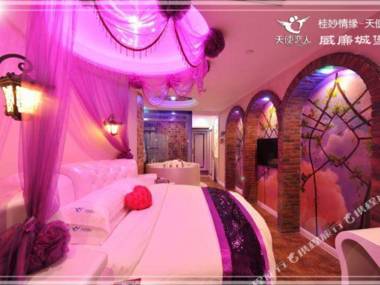 Tian Shi Lian Ren Zhu Ti Jiu Dian (Shen Zhen Nan Shan Di Tie Zhan Dian )