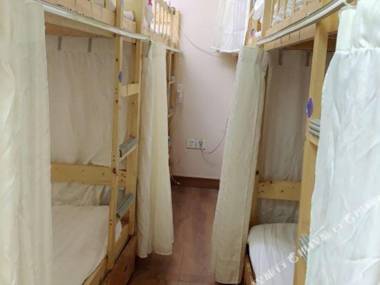 Guomao Youth Hostel (Shenzhen Railway Station)
