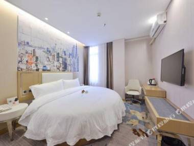 Shui Jing Lian Zhu Ti Jiu Dian (Shen Zhen Shang Mei Lin Di Tie Zhan Dian )