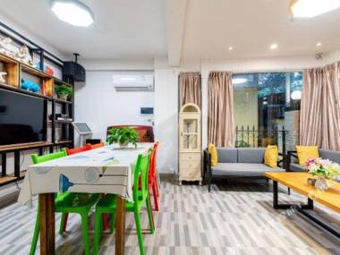 Shen Zhen Da Peng Jiao Chang Wei Xiao Bao Bei Hai Bian Inn