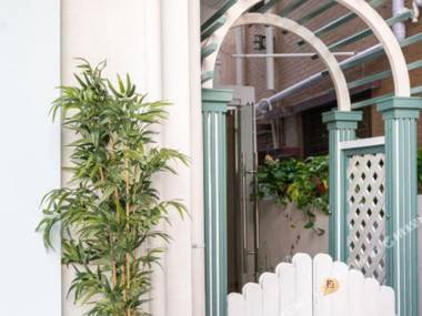 Left Bank Time Apartment