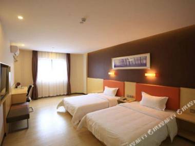 7Tian You Pin (Shen Zhen Ping Hu Zhong Xin Huo Che Zhan Dian )