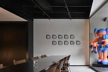 LIA力亚酒店（深圳前海宝安中心翻身地铁站店）