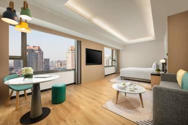 Holiday Inn Shanghai Nanjing Road an IHG Hotel