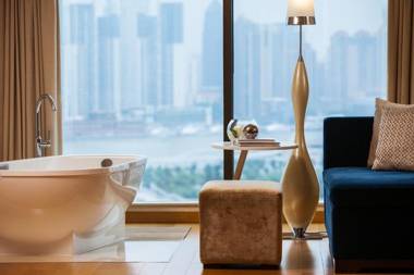 Renaissance Shanghai Yu Garden Hotel