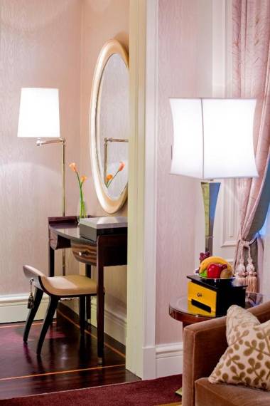 Fairmont Peace Hotel On the Bund (Start your own story with the BUND)