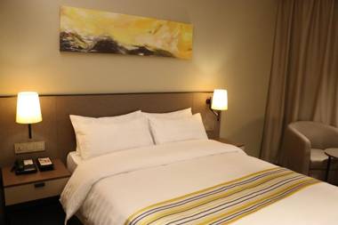 Home Inn Plus Shanghai People's Square East Jinling Road