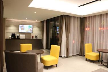 Home Inn Plus Shanghai People's Square East Jinling Road