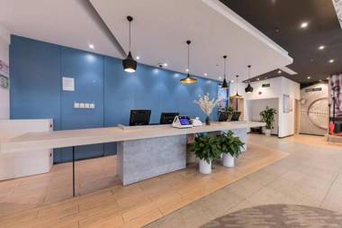 ibis Shanghai Expo Chenshan Road Subway Staion Hotel