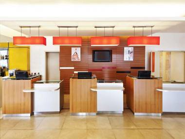 ibis Shanghai Expo Chenshan Road Subway Staion Hotel