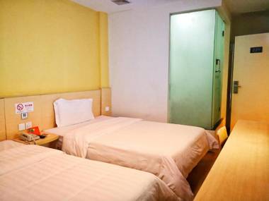 7Days Inn Shanghai Daning International Commercial Plaza YanChang Subway Station
