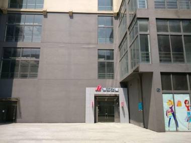 Jinjiang Inn Shanghai Baoshan Gongfu Xincun Hulan Road Subway Station