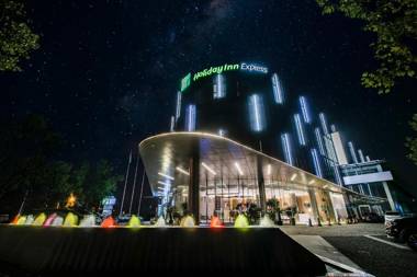Holiday Inn Express Shanghai Songjiang Fangta an IHG Hotel