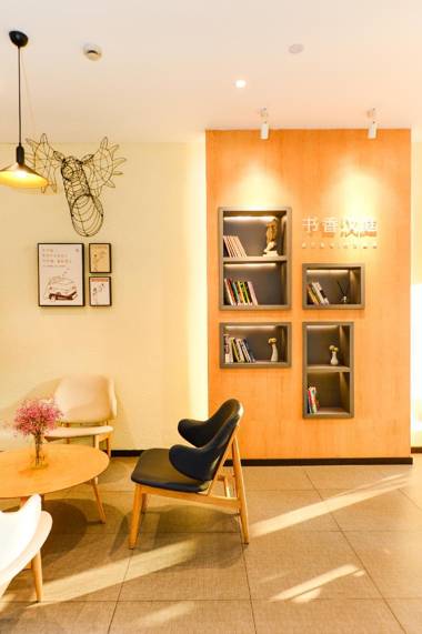 Hanting Hotel Shanghai Changjiang Nan Road Metro Station