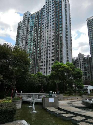 Pink International Youth Hostel