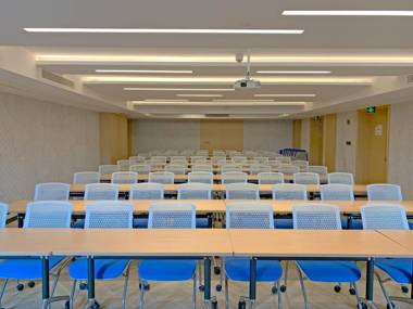 Holiday Inn Express Shanghai Jiading New City an IHG Hotel