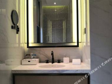 The Hotel V (Shanghai Hongqiao Hub)